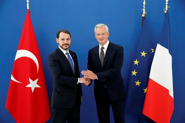 Bakan Albayrak’tan Fransa’da önemli mesajlar