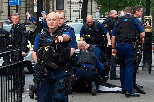 Londra'da saldırı alarmı - 1