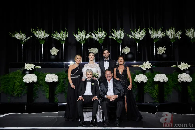 İbrahim Tatlıses'in Yasemin Şefkatli’ye taktığı takının fiyatı dudak uçuklattı 5