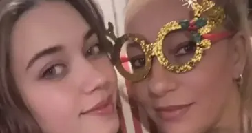 A.B.İ.’nin başrolü Afra Saraçoğlu’nun annesiyle pozuna yorum yağdı