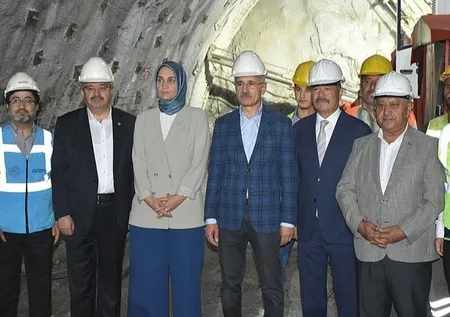 Bakan Uraloğlu Ankara-İzmir Hızlı Tren Projesi inceledi: İki büyükşehir arası 3,5 saate düşecek