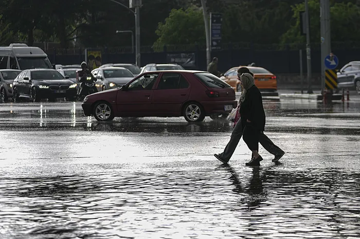 1747451893631.jpeg Meteorolojiden sağanak ve fırtına uyarısı (AA)
