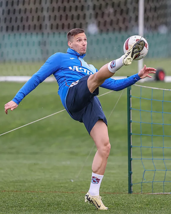 trabzonsporda-konyaspor-maci-hazirliklari-devam-etti-1711646272607.jpg Trabzonspor'da Konyaspor maçı hazırlıkları devam etti - 2