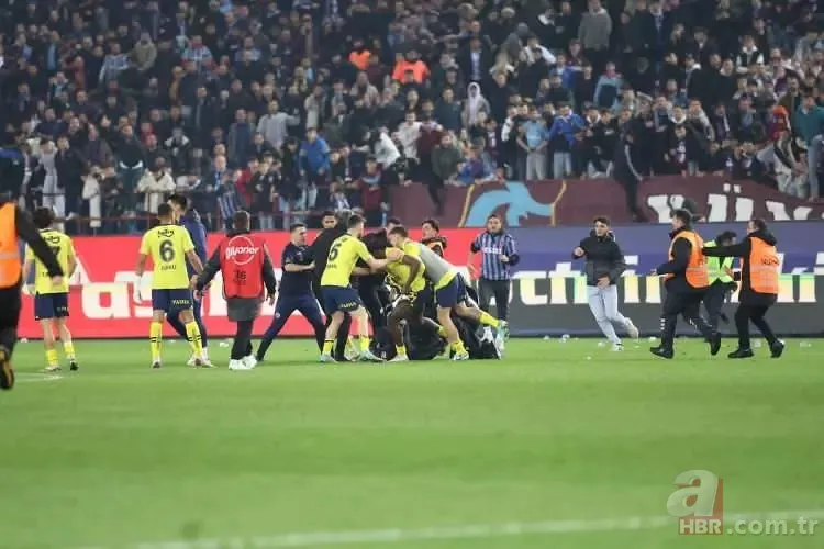 Fenerbahçeli Oosterwolde'den Trabzonspor taraftarına çirkin el hareketi! Olayların fitilini ateşledi 21