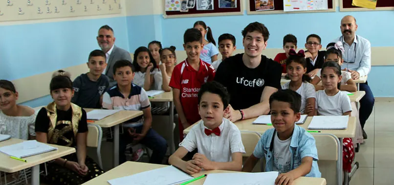 Milli basketbolcu Cedi Osman, öğrencilerle buluştu