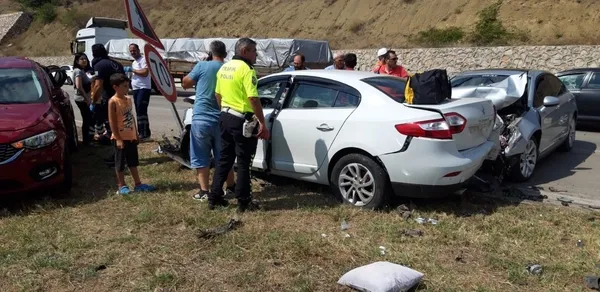 Amasya'da zincirleme trafik kazası! Yaralılar var - 1