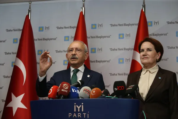1675418399226.jpg İYİ Parti Genel Başkan Yardımcısı Ümit Özlale CHP Lideri Kemal Kılıçdaroğlu'nu topa tuttu | Adaylık çıkışı: Onay makamı değiliz - 4