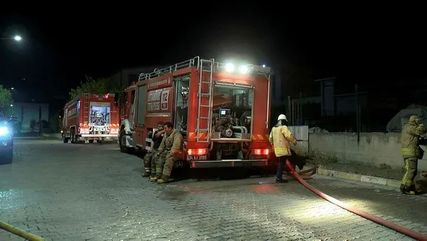1689305120146.jpeg İstanbul Tuzla'da fabrika yangını! Alevler geceyi aydınlattı - 3