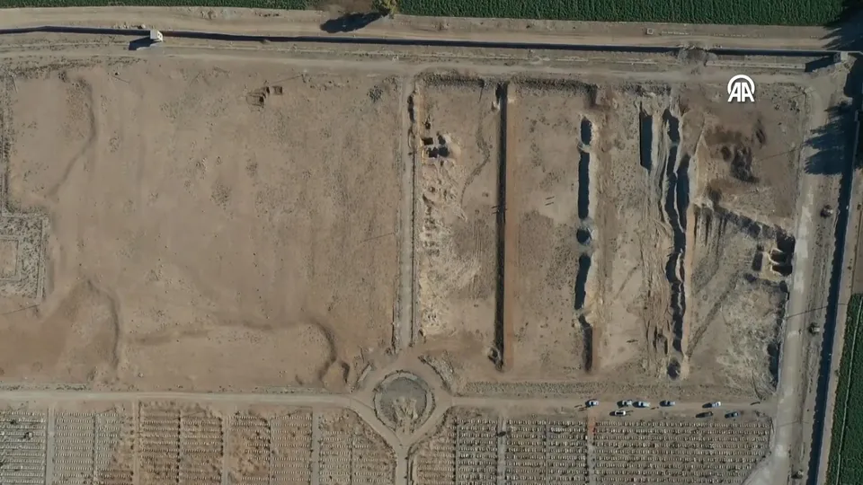 Şam’ın Hüseyniye bölgesinde toplu mezarlık olduğu iddia edilen alan havadan görüntülendi