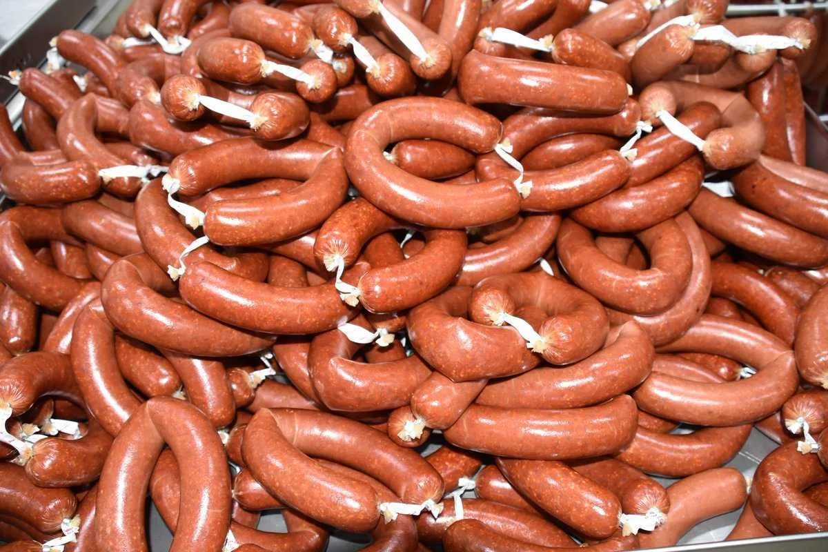 Bu sucuklara aman dikkat! Midenizi bulandıracak içerik! Pankreasını midesini bağırsaklarını kullanıyorlar...