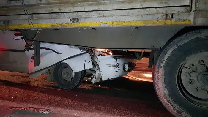Son dakika: Manisa'da feci kaza: Minibüs TIR'a arkadan çarptı: 2 ölü - 4