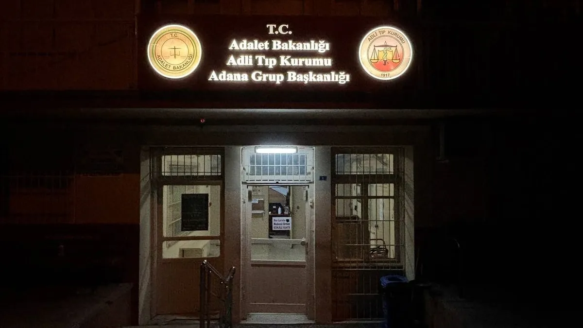 Cadde ortasında bıçaklı kavga! Kanlar içinde yere yığıldı: 1 ölü