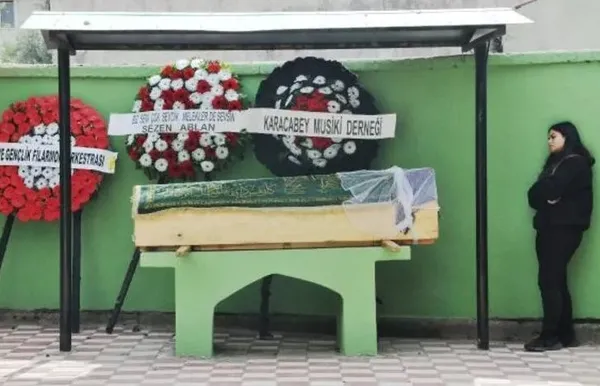 1665559574300.jpg Müzikle küçük yaşta tanışmıştı! Baba ocağında kalbine yenik düştü - 3