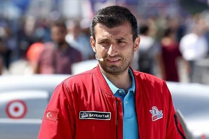 Şuşa zaferinin kutlandığı Azerbaycan’da gündem Selçuk Bayraktar! Profesörden övgü dolu sözler: Milli Kahraman adı verilsin