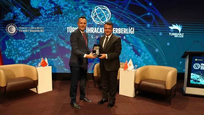 Samsun Büyükşehir Belediye Başkanı Halit Doğan, Sabah Gazetesi Reklam Genel Müdür Yardımcısı Sedat Acet (Foto: ahaber.com.tr)