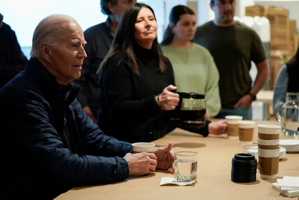 Biden kimyasal olmadığını kanıtlamak için musluk suyu içti