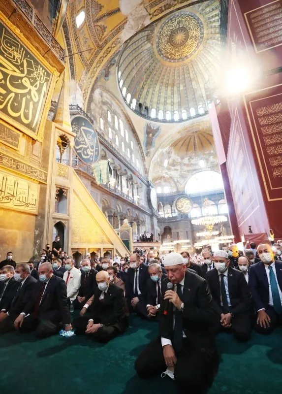 86 yıllık hasret bir cuma vakti vuslata erdi! Ayasofya Camii’nin ibadete açılışının yıl dönümü