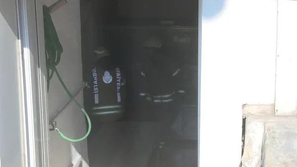 1634900182436.jpg İstanbul'da hastane yangını! Hastalar tahliye edildi - 2