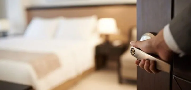 Otel odasında kabusu yaşadı! Gece yarısı uyandığında...
