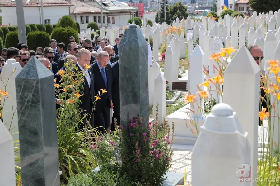 Başkan Erdoğan, Aliya İzzetbegoviç'in kabrini ziyaret etti 5