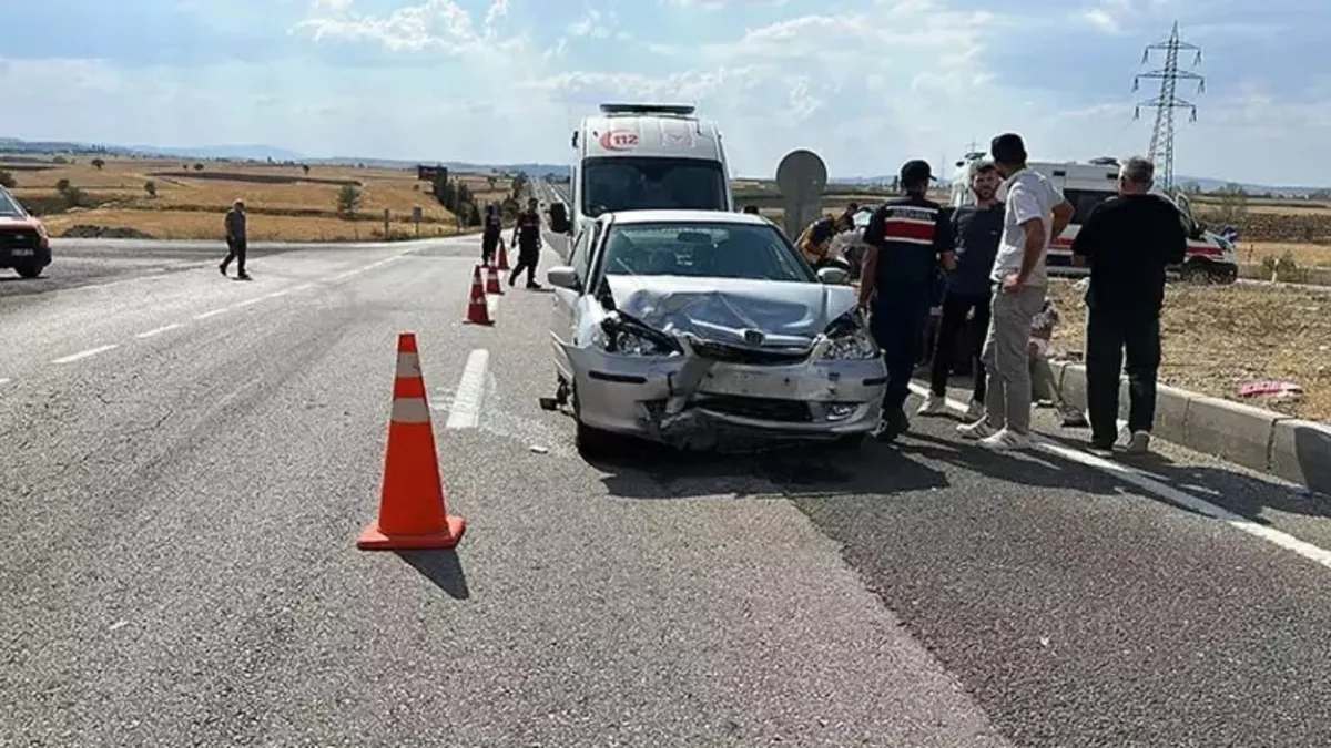 Kütahya’da iki otomobil çarpıştı: Karı-koca yaralandı