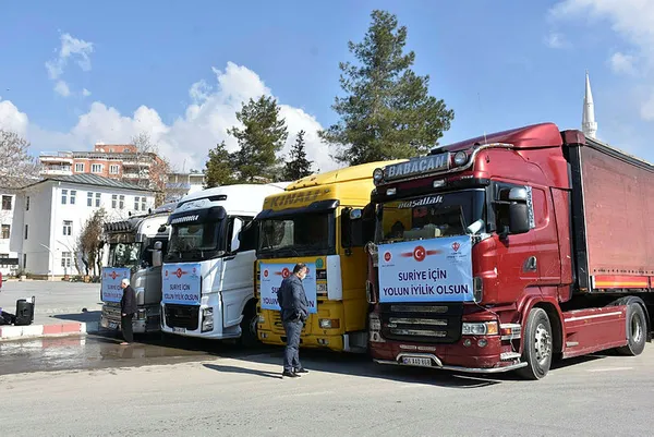 Siirt’ten İdlib kentine 4 tır yardım