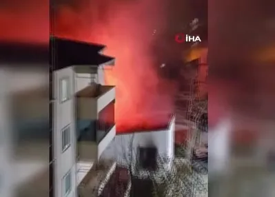 Sultanbeyli’de ahşap ev küle döndü