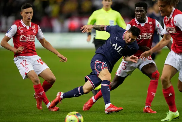 psgde-messi-ilk-kez-forma-giydi-arjantinli-yildiz-galibiyetle-basladi-1630275634636.jpg PSG'de Messi ilk kez forma giydi: Arjantinli yıldız galibiyetle başladı - 1