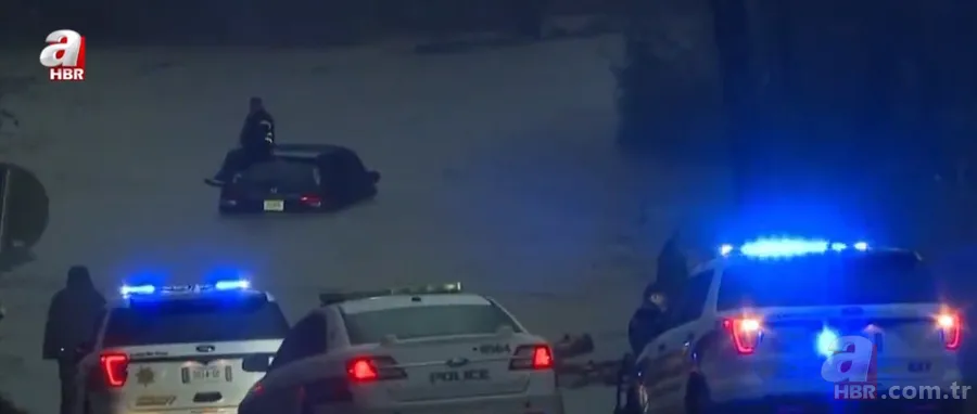 Lise bahçesindeki ağaca yıldırım düştü! 6 metrelik ağaç ortadan ikiye ayrıldı 1