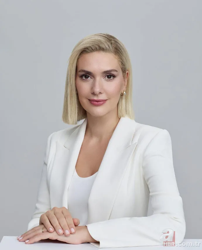 Bergüzar Korel’in yeni imajı sosyal medyayı salladı! Esra Erol’un kopyası... 7