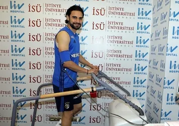 Fenerbahçe'de Mehmet Ekici imzayı attı