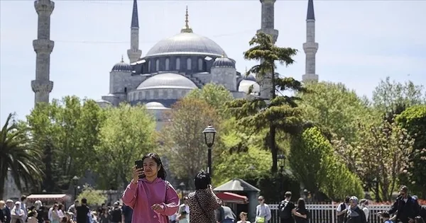 istanbul-ekim-ayinda-1-milyon-585-kisiyi-agirladi-gelen-turist-sayisi-yuzde-37-artti-1669625642169.jpg İstanbul ekim ayında 1 milyon 585 kişiyi ağırladı! Gelen turist sayısı yüzde 37 arttı - 1