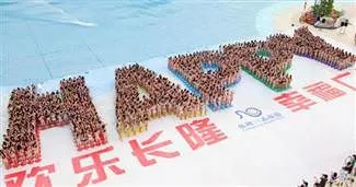 1202 bikinili ’mutlu’ kadın