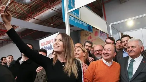 Binali Yıldırım ’PUBG’ oynadı: ’’Torunlar oynuyor ama öğretmiyor’’ dedi