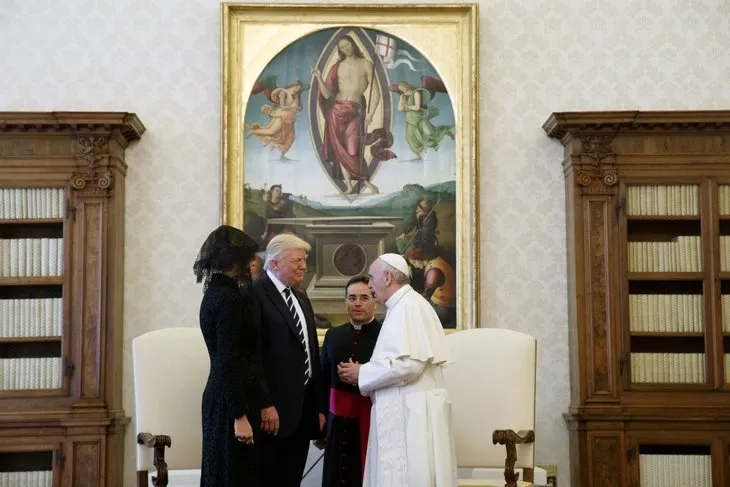 Trump Vatikan’da Papa Franciscus ile görüştü! Papa, Trump’a mesafe koydu