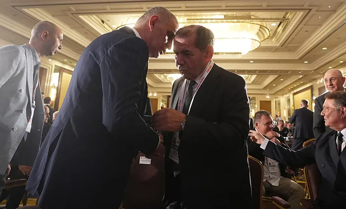 tffnin-yeni-baskani-belli-oluyor-gozler-ankarada-gerceklesecek-secimlerde-1721298556224.jpg Galatasaray Başkanı Dursun Özbek ve TFF Başkan adayı İbrahim Hacıosmanoğlu