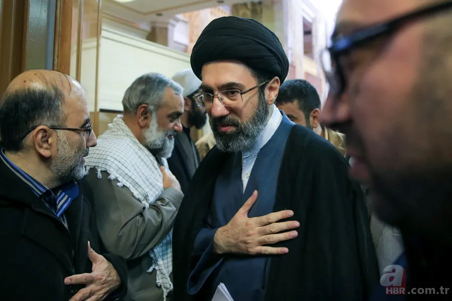 Tahran’da posterler, meydanlarda biat törenleri... İran'ın yeni dini lideri Mücteba Hamaney nerede? 1