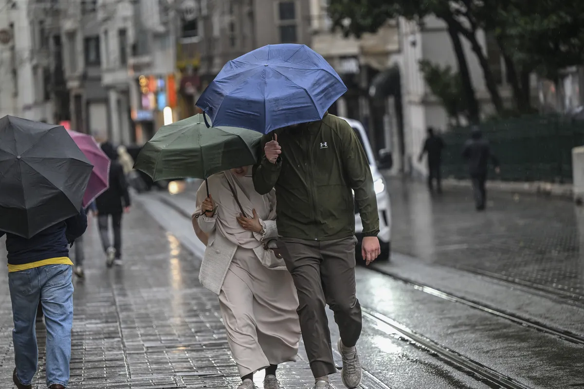 İstanbul'a yeni sağanak dalgası geliyor: Yağışlar 16 Kasım'a kadar sürecek! - 10