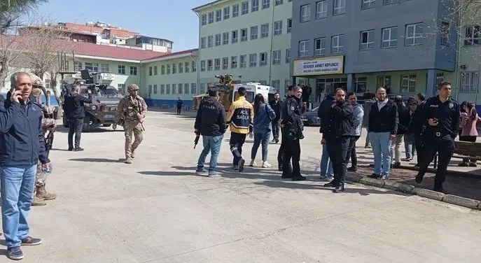 siverekte-lisede-silahli-saldiri-16-yarali-1776155574376.jpeg Fotoğraf: DHA