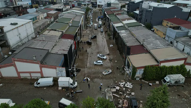 istanbulda-yagis-surecek-mi-saganak-neden-sele-dondu-lokal-felaketlerin-sebebi-ne-1693984053695.jpg İstanbul'da yağış sürecek mi? Sağanak neden sele döndü? Lokal felaketlerin sebebi ne? - 2