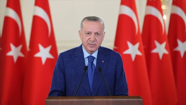 1626016270531.jpg Sanatçı Demet Sağıroğlu Türkiye'de uygulanan başörtüsü yasağını savundu! "Okumak isteyen insan Arabistan’a da gidip okurdu" - 7