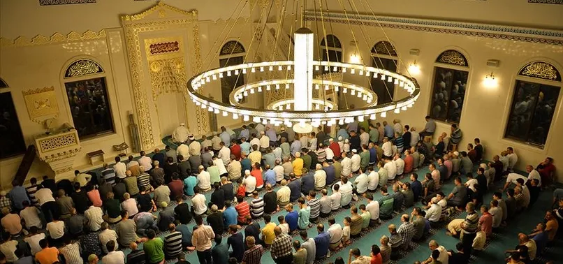 Diyanet kaza namazı nasıl kılınır, kaç rekat? Kaza namazına nasıl niyet edilir?