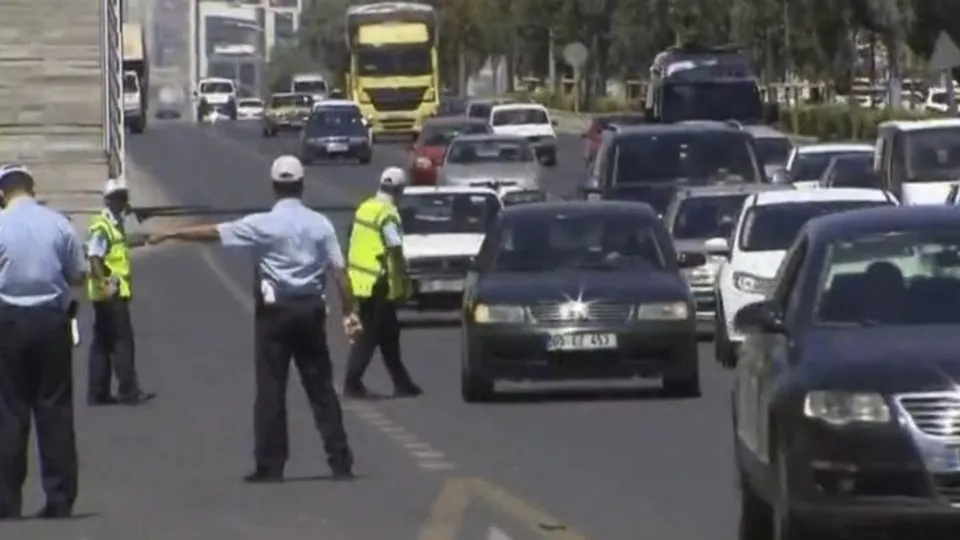 son dakika milyonlarca arac sahibini yakindan ilgilendiren karar sabit fiyat uygulamasi nedir trafik sigortasinda yeni donem video