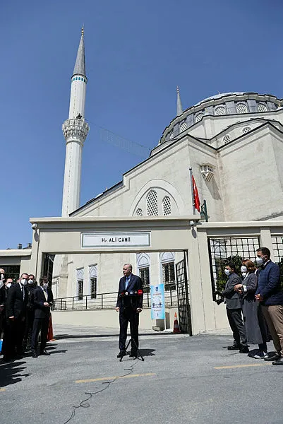 Başkan Erdoğan anne ve babasının mezarlarını ziyaret etti