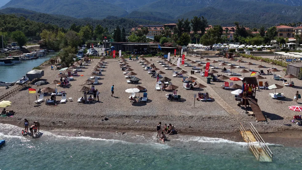 Çeşme'den Bodrum'a, Marmaris'ten Belek'e halk plajlarına yoğun ilgi - 3