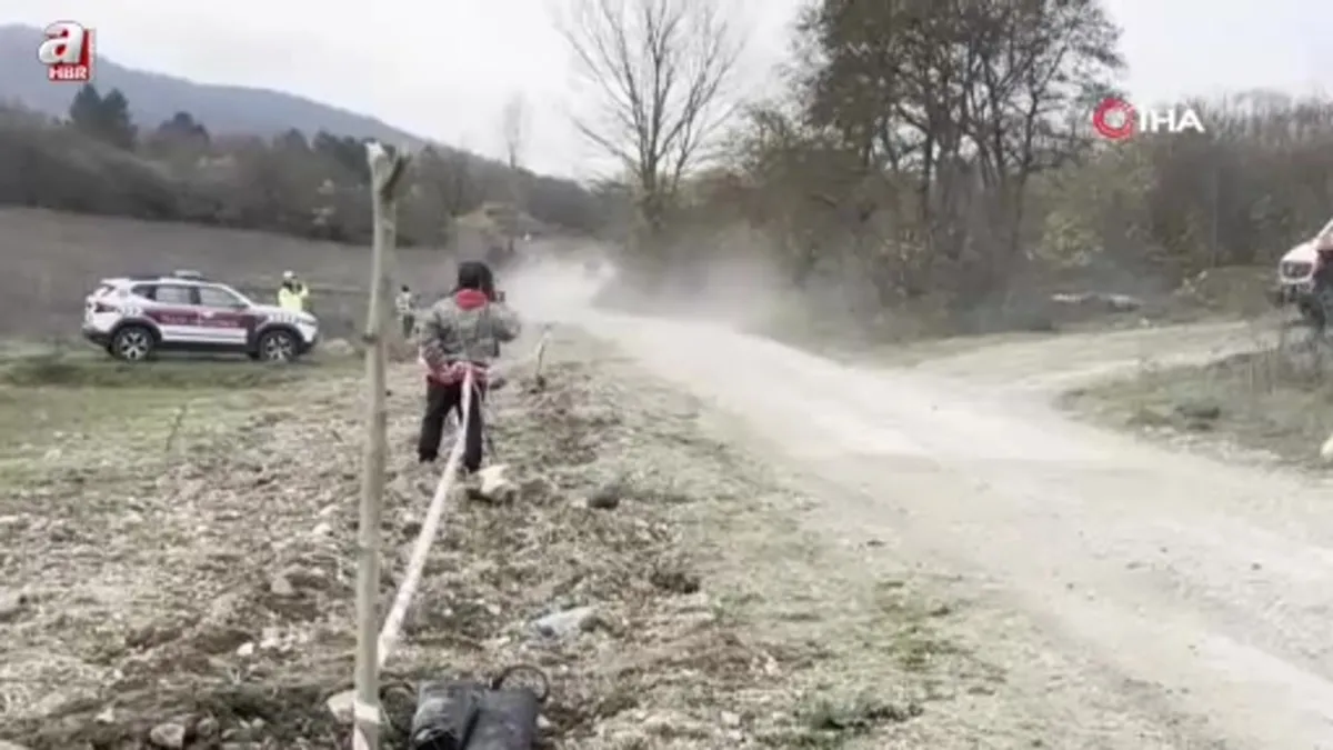 Baja yarışında sivil araç tehlike saçtı