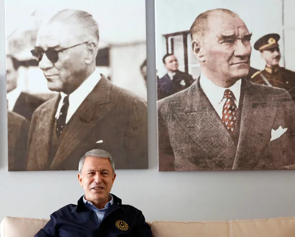 Son dakika: Yeni uçuş eğitim yılı başladı! Milli Savunma Bakanı Hulusi Akar kokpitte