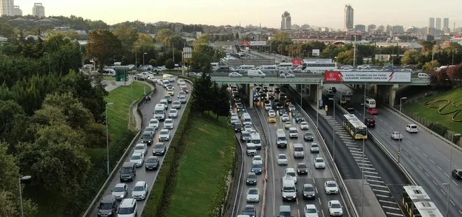 İstanbul’da trafik mesaisi erken başladı! Sürücülere çile oldu