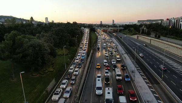 İstanbul haftanın ilk iş gününe yoğun trafikle başladı - 3
