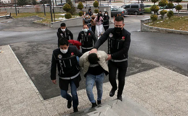 Karaman’da 'Ana' lakaplı suç örgütü lideri ayrılmak isteyenlere boş evde işkence yaptırmış - 5